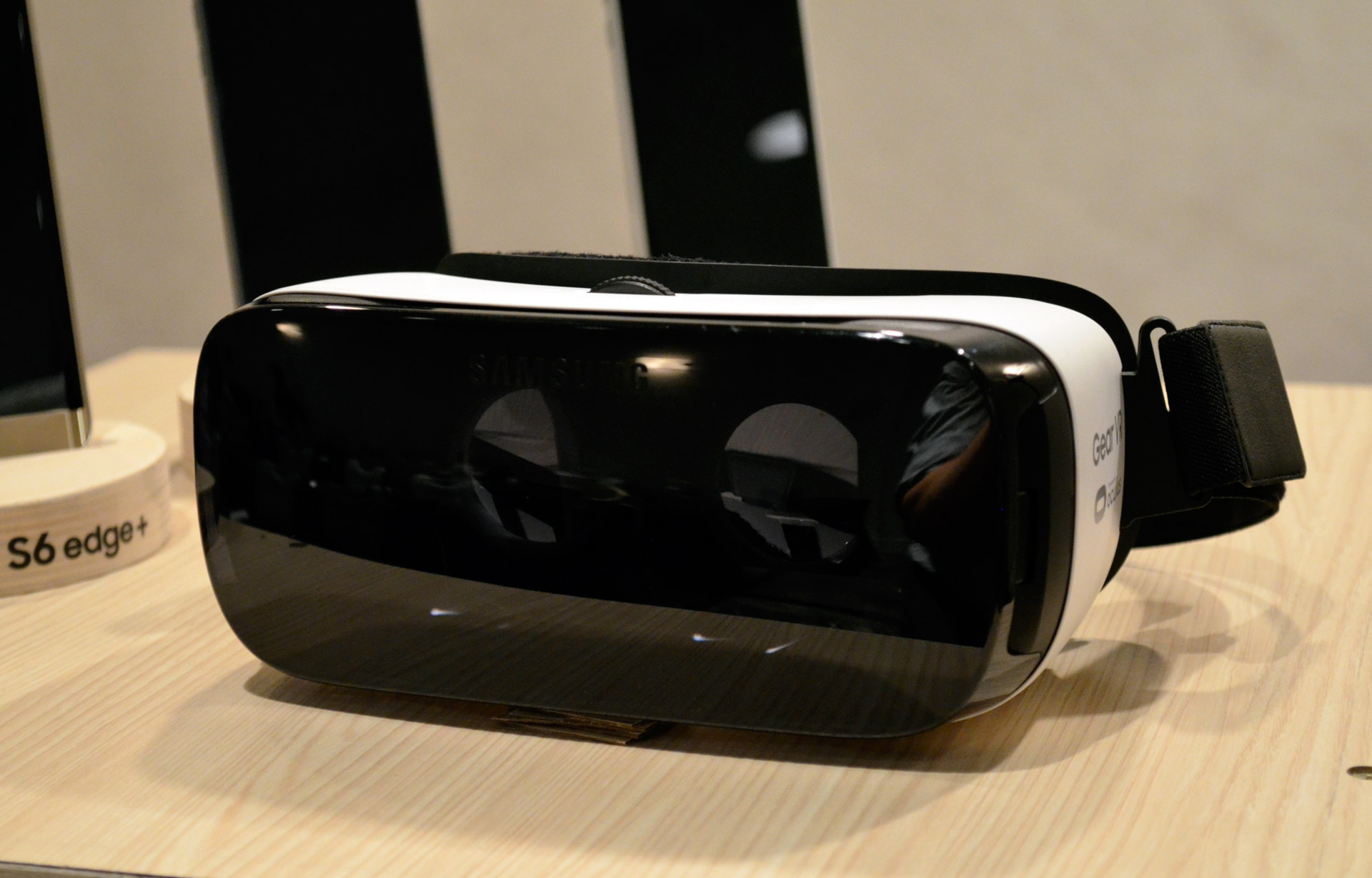 gear-vr-consumer-edition-features-price-specs-buy
