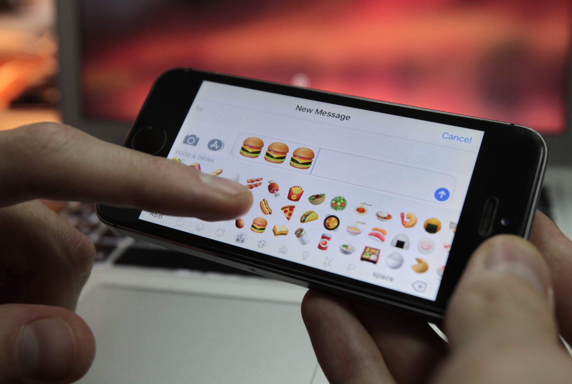 google-swallows-pride-over-incorrect-cheeseburger-emoji