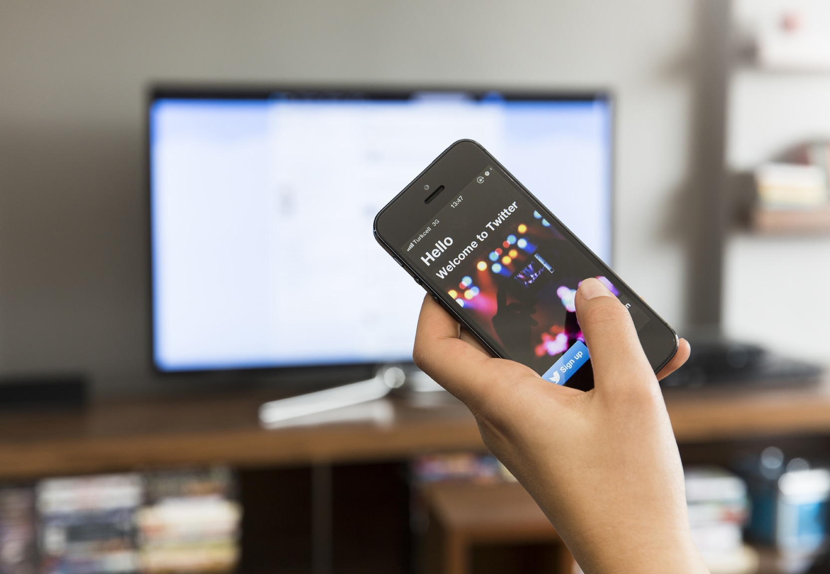 how-can-i-connect-my-phone-to-tv-without-wifi