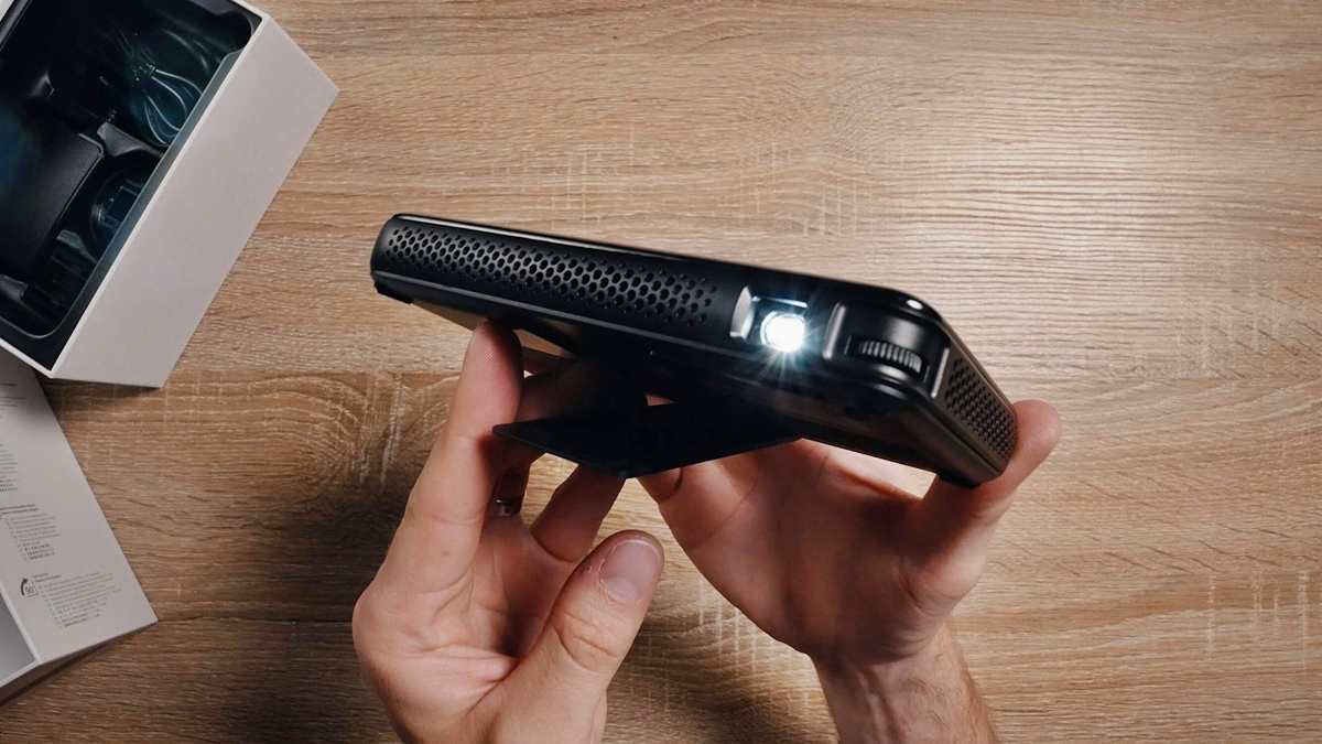 how-to-connect-a-phone-to-a-miroir-projector