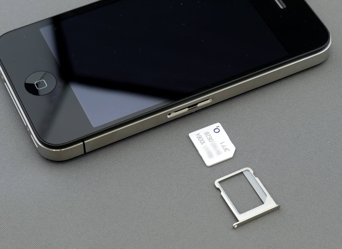 how-to-eject-sim-card-on-iphone
