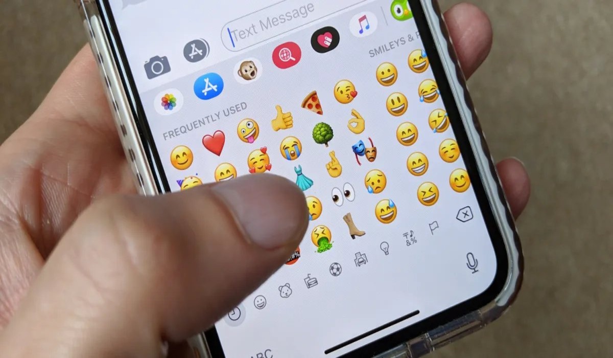 how-to-put-emojis-on-pictures-on-iphone