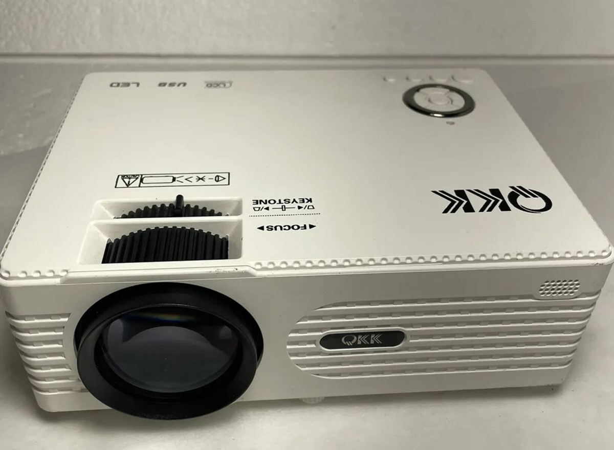 how-to-use-a-qkk-mini-projector-with-an-iphone