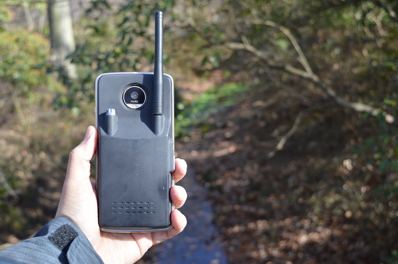 linc-is-a-new-moto-mod-that-turns-your-smartphone-into-a-walkie-talkie