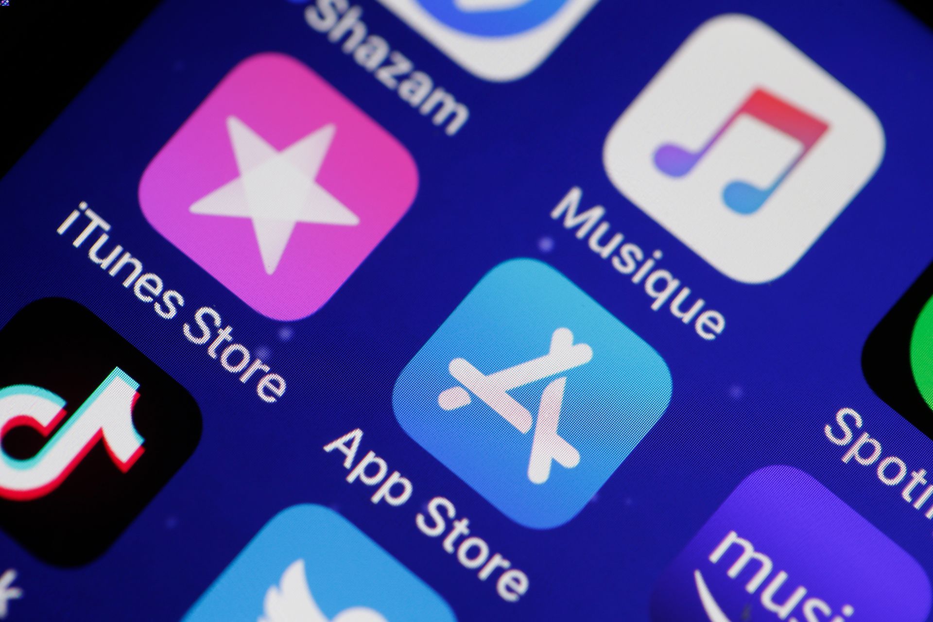 report-apple-routinely-favors-its-own-apps-in-app-store-searches
