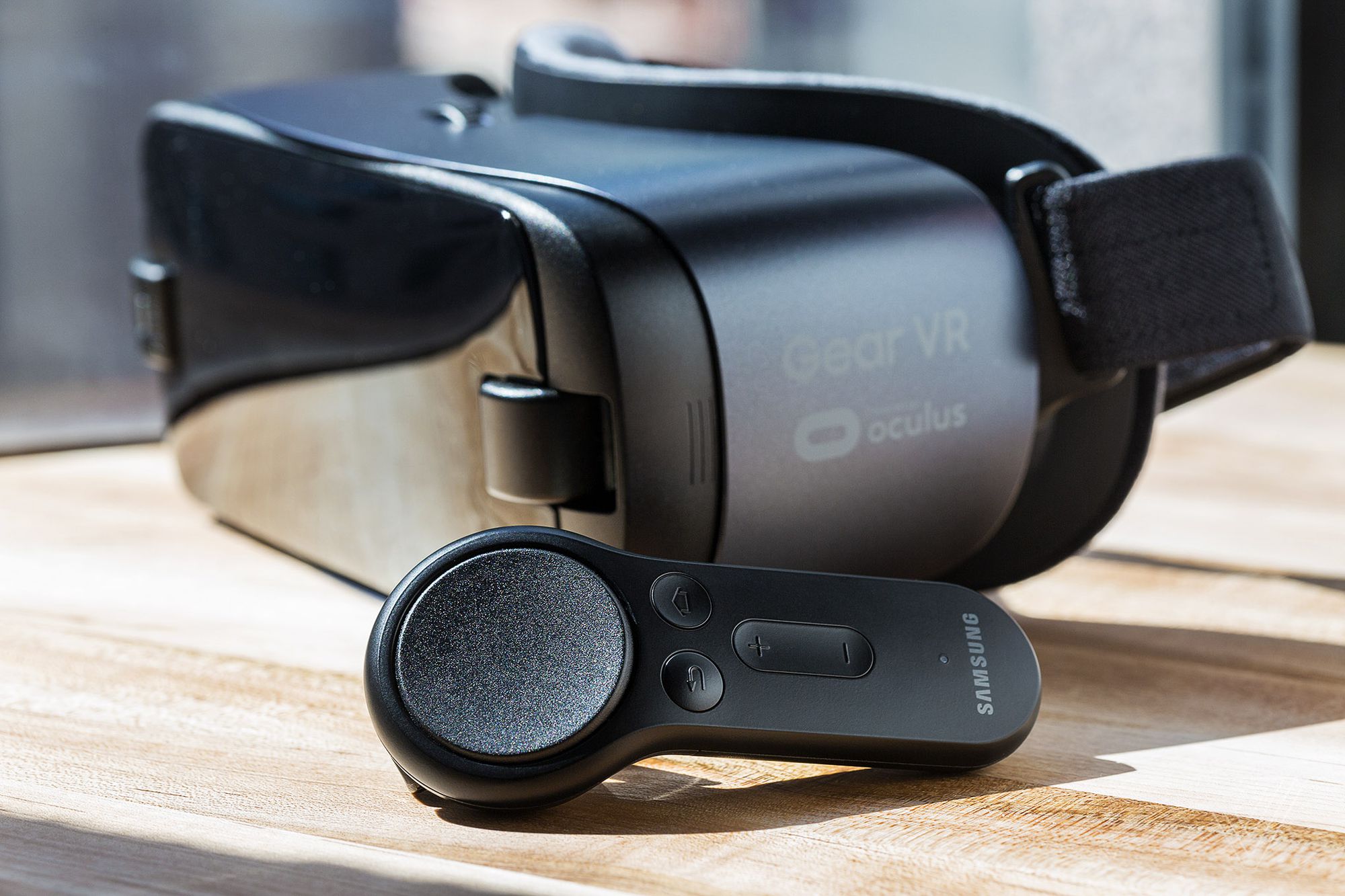 samsung-and-oculus-announce-gear-vr-controller