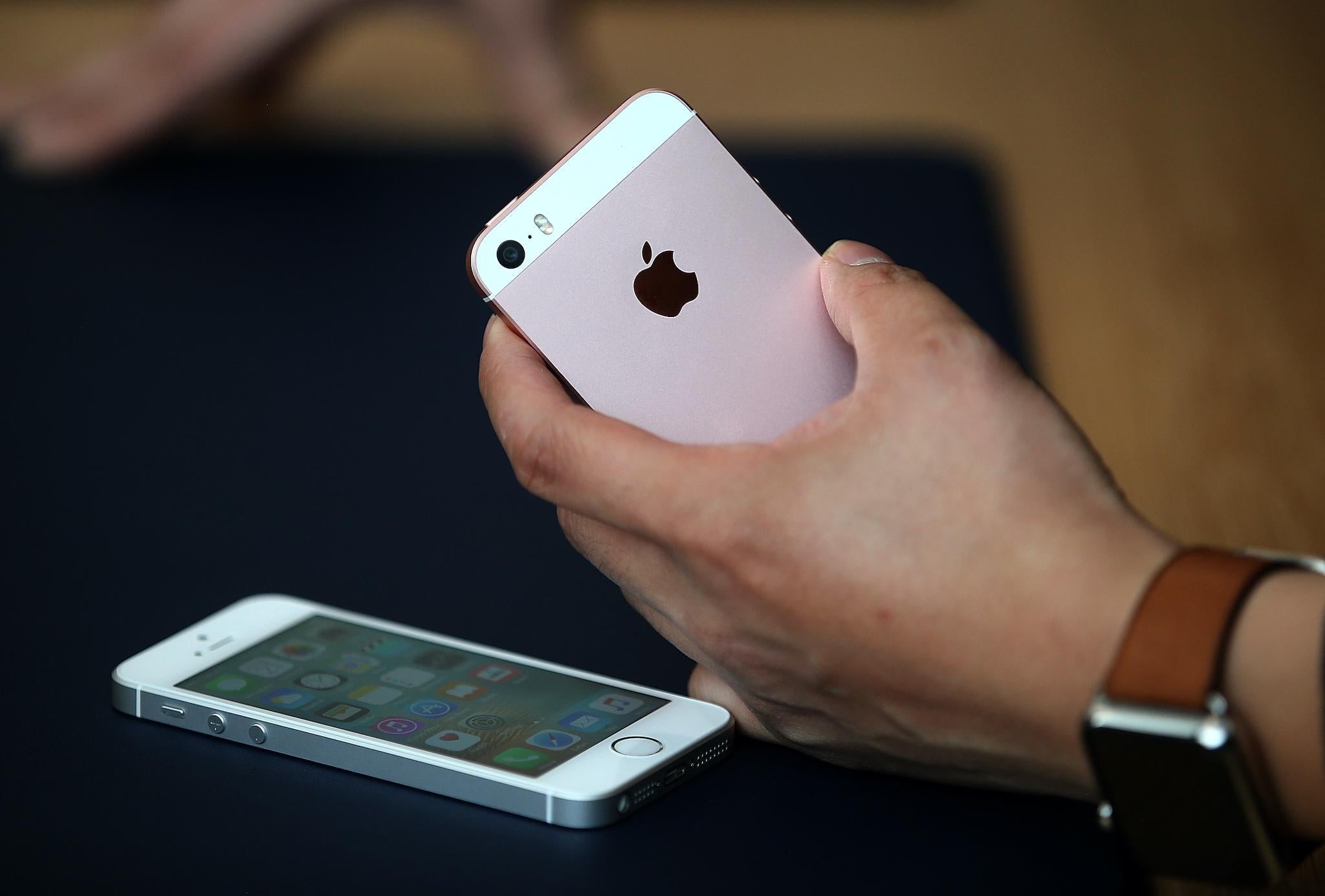 smaller-cheaper-but-still-powerful-new-iphone-may-launch-in-march
