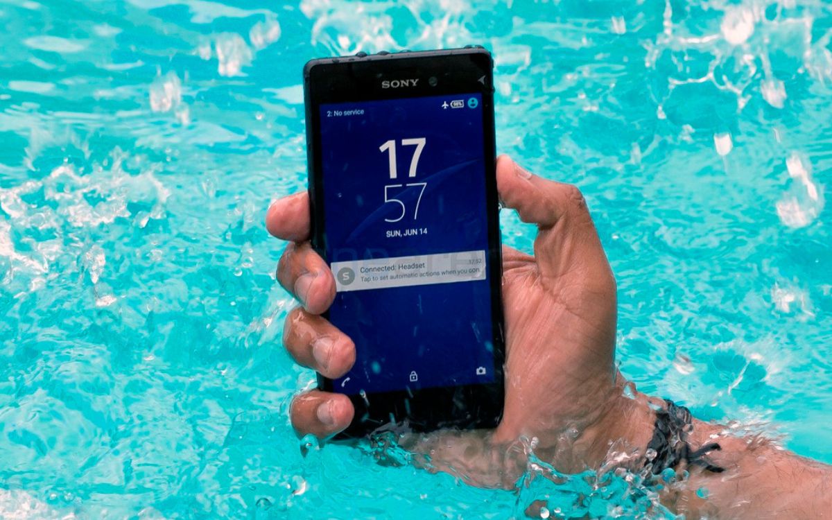 so-should-you-still-use-sony-xperia-phones-underwater