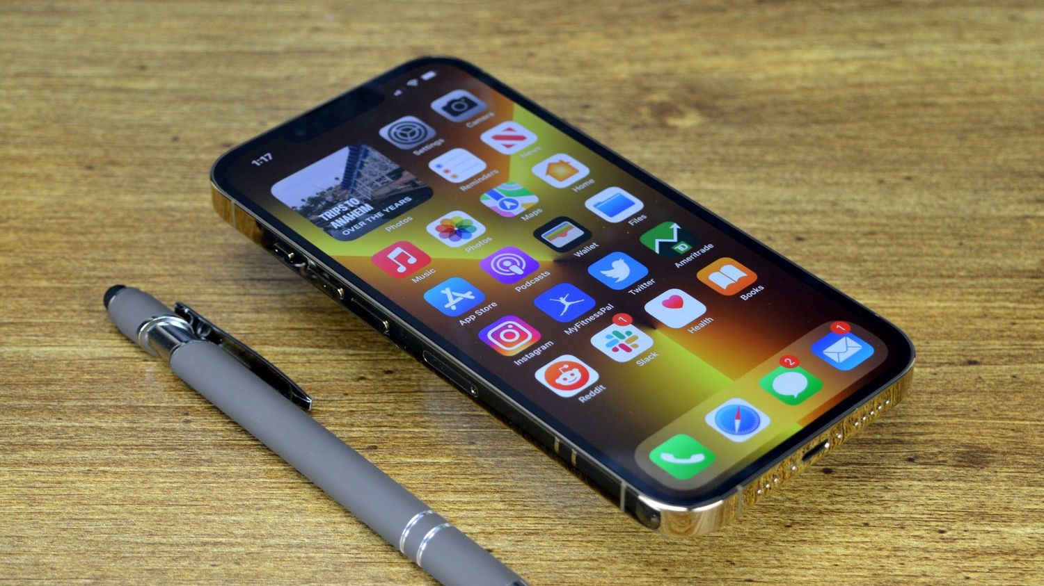 steve-jobs-was-wrong-having-a-stylus-for-your-phone-is-great