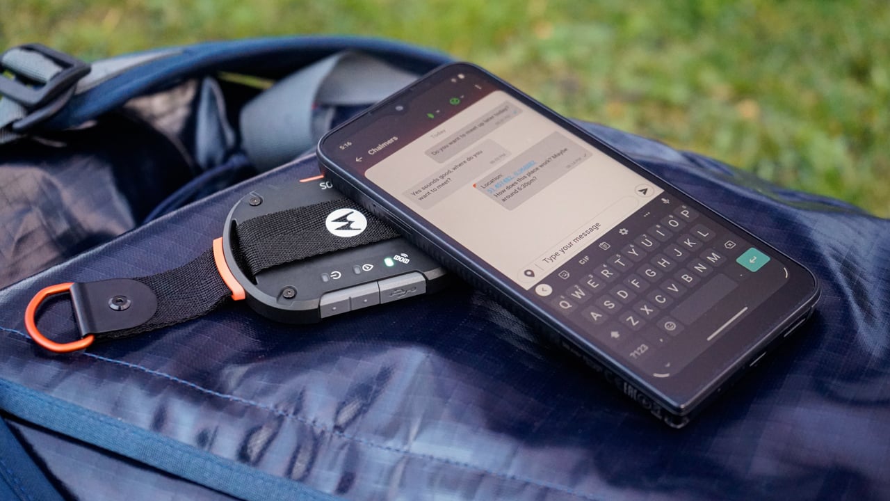 this-cool-gadget-adds-satellite-messaging-to-any-smartphone