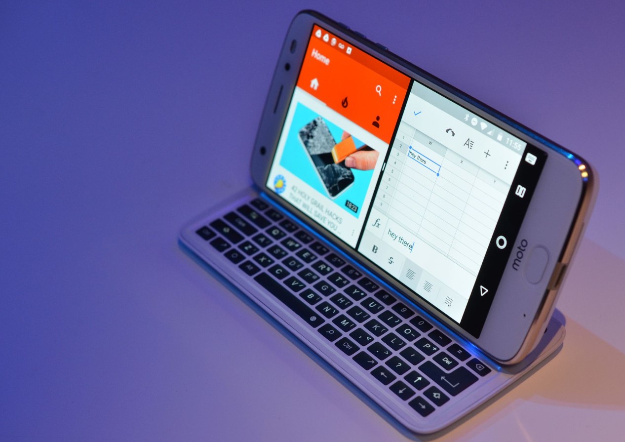 this-new-moto-mod-promises-to-bring-back-the-physical-keyboard