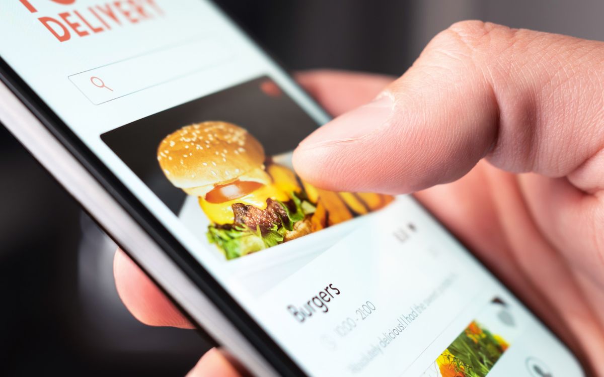 uber-eats-dine-in-option-targets-folks-who-want-to-eat-at-the-restaurant