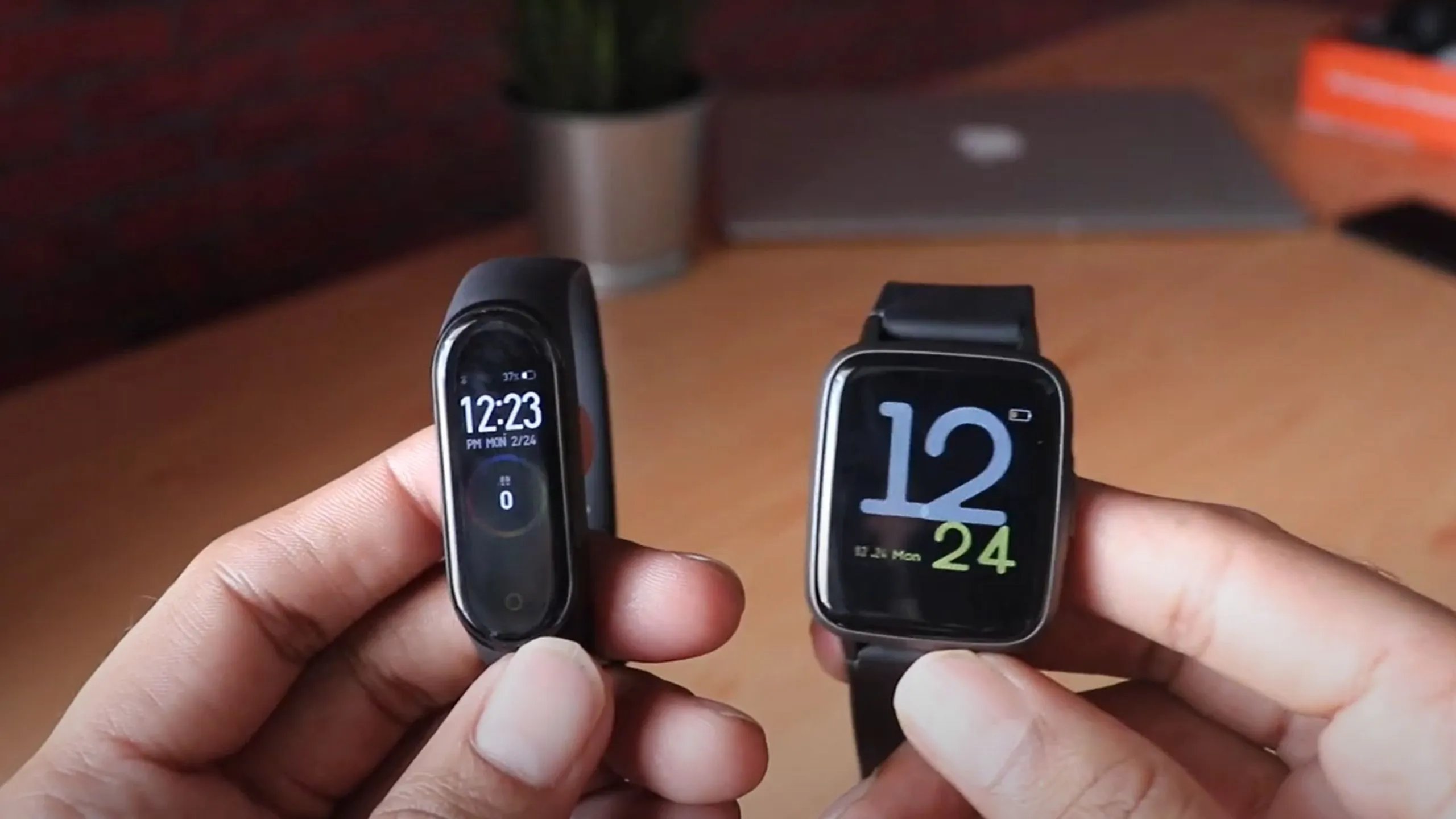 whats-the-difference-between-a-fitbit-tracker-and-a-smartwatch
