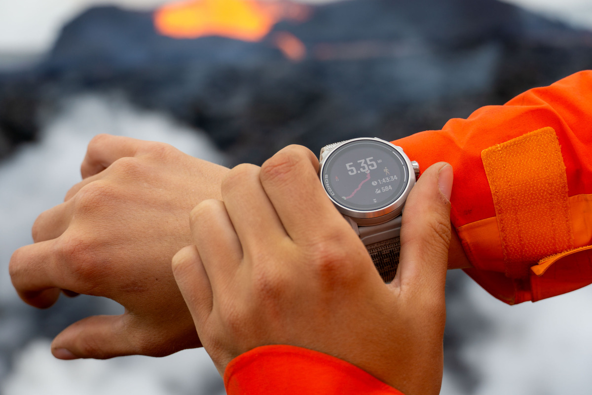 who-manufactures-the-fitnus-smartwatch