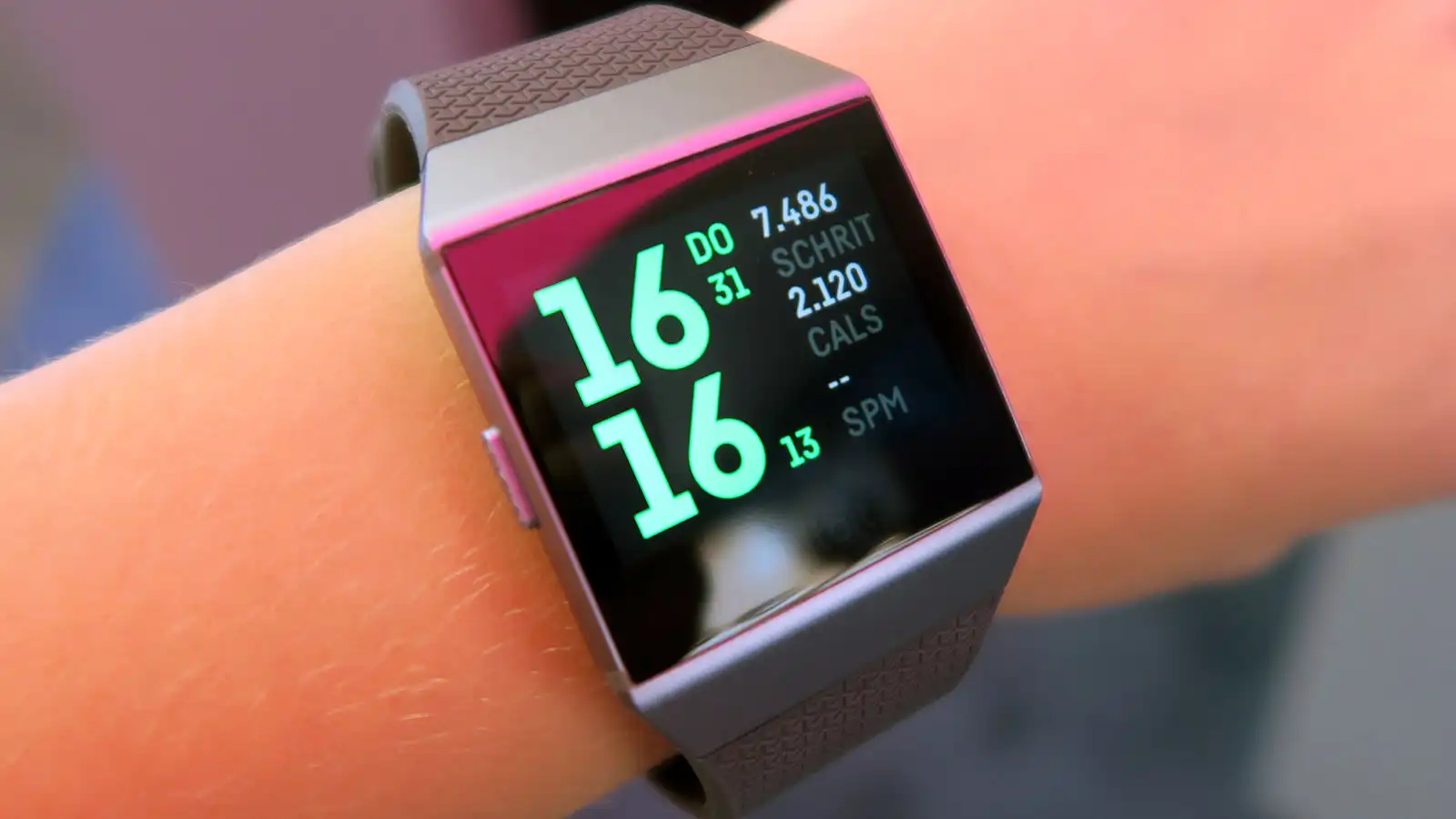 How To Charge Fitbit Ionic CellularNews   8 Best Fitbit Ionic Bands For Women For 2024 1704024554 