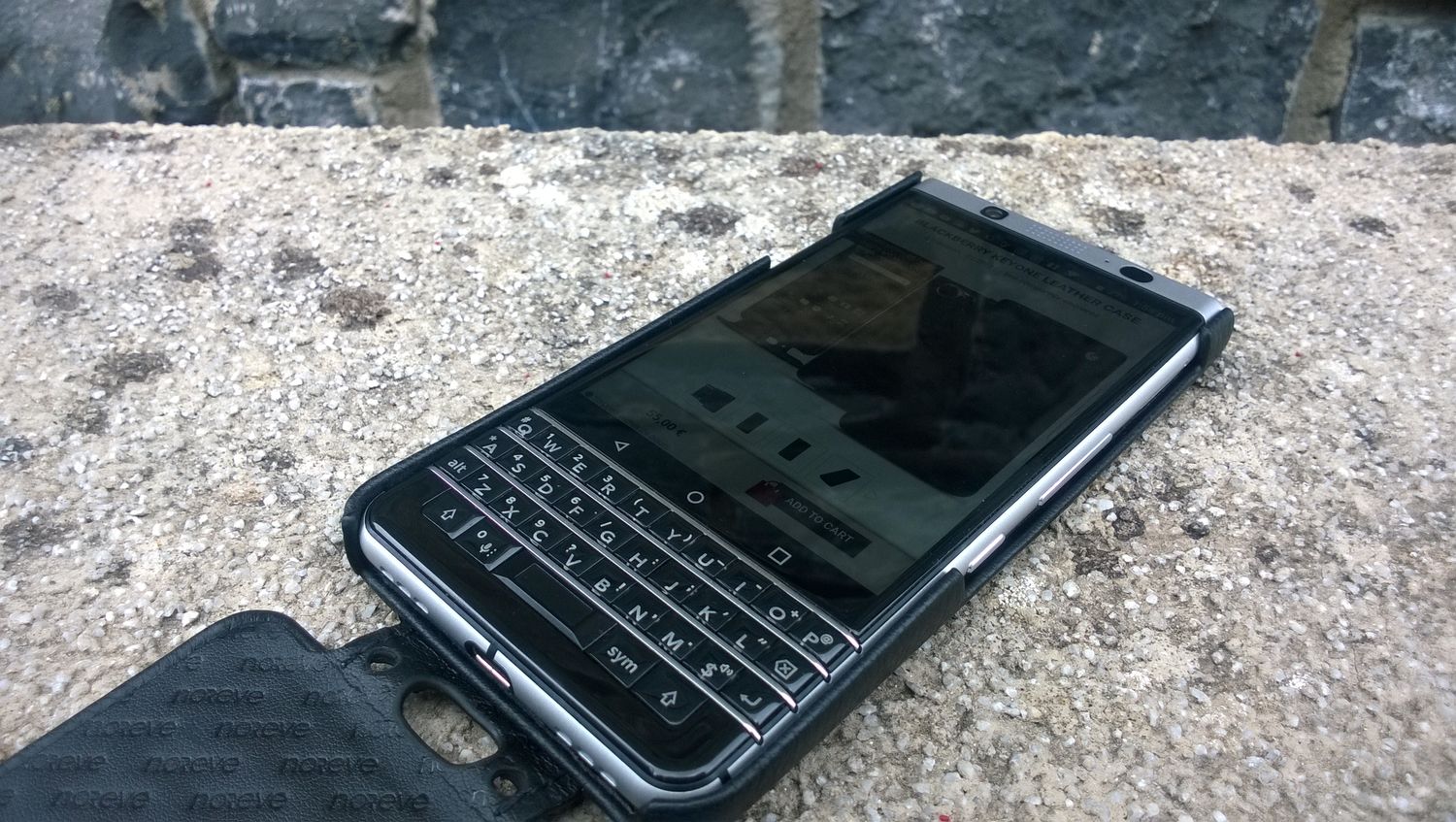 blackberry-keyone-black-edition-offers-more-ram-and-storage
