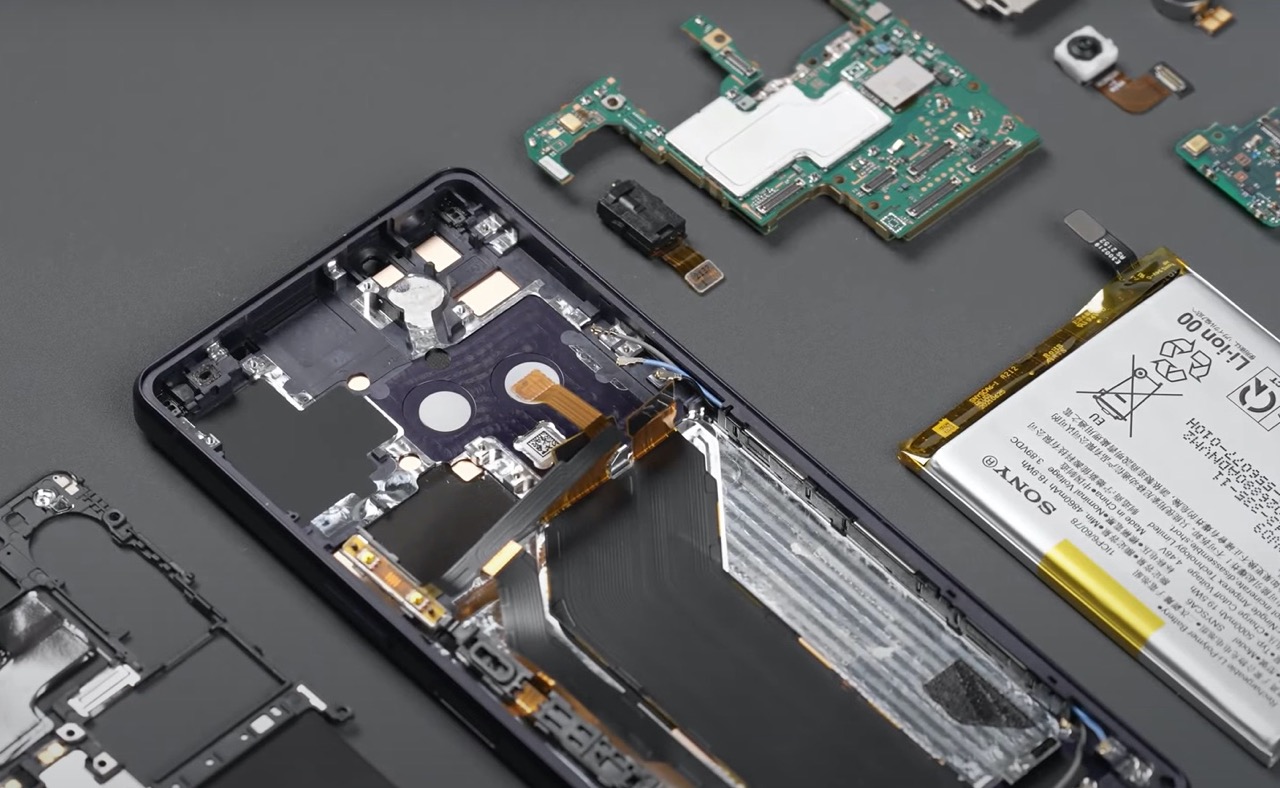 how-do-i-remove-the-battery-from-the-sony-xperia