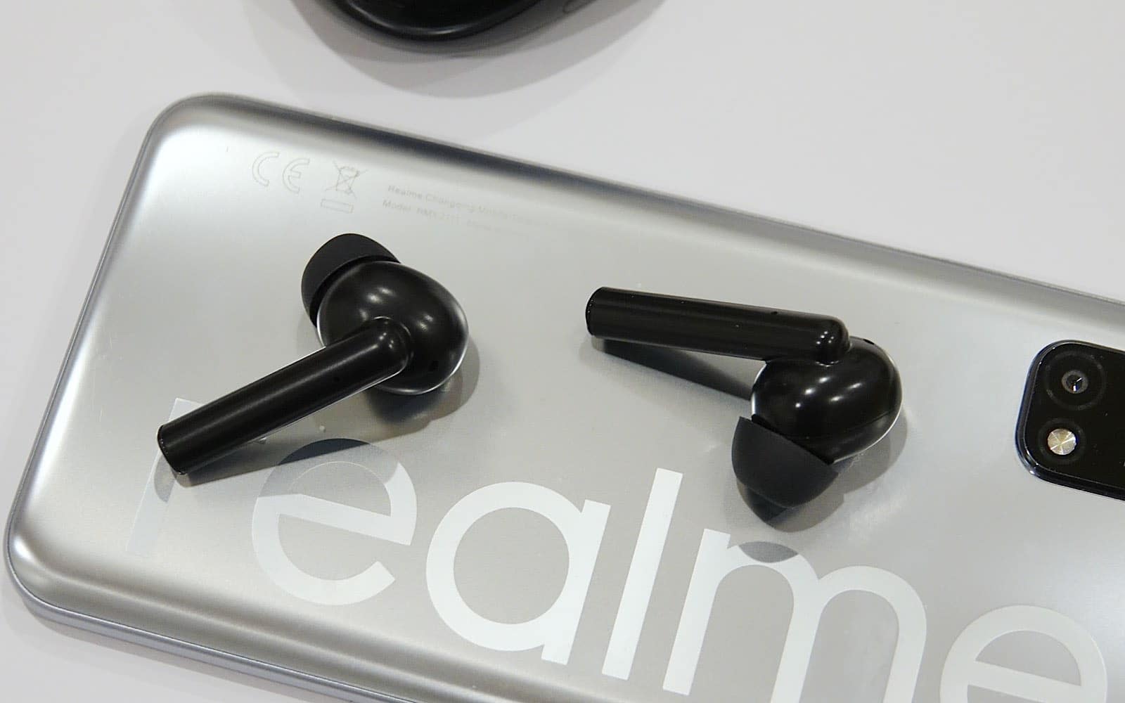 how-to-find-lost-realme-earbuds