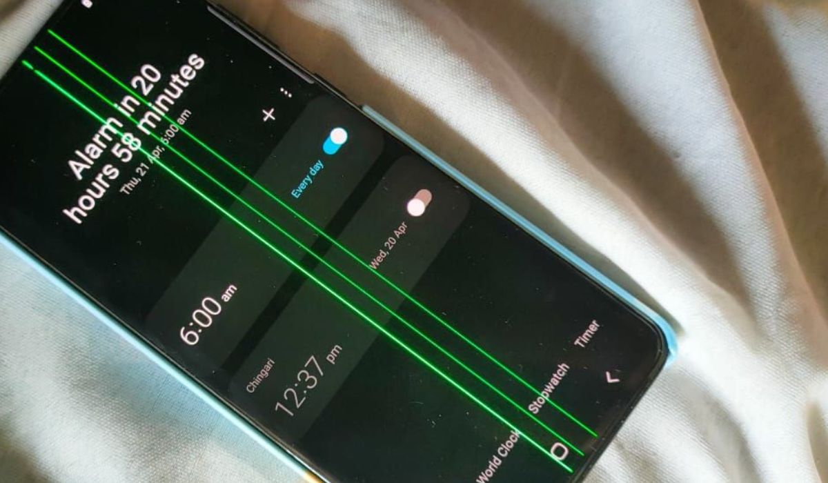 how-to-fix-green-line-on-phone-screen-samsung-s20-plus