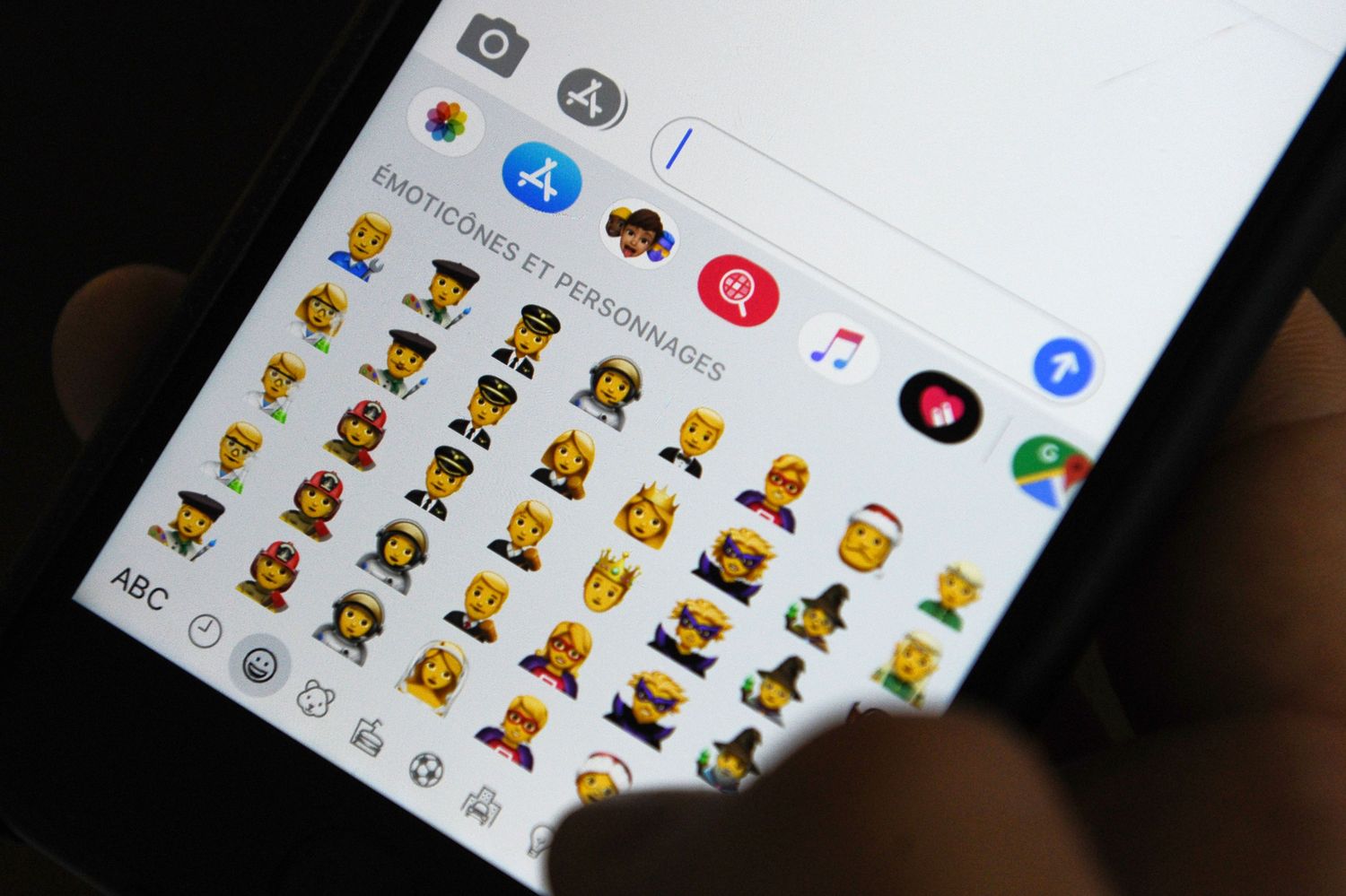 how-to-make-emojis-bigger-on-iphone-13