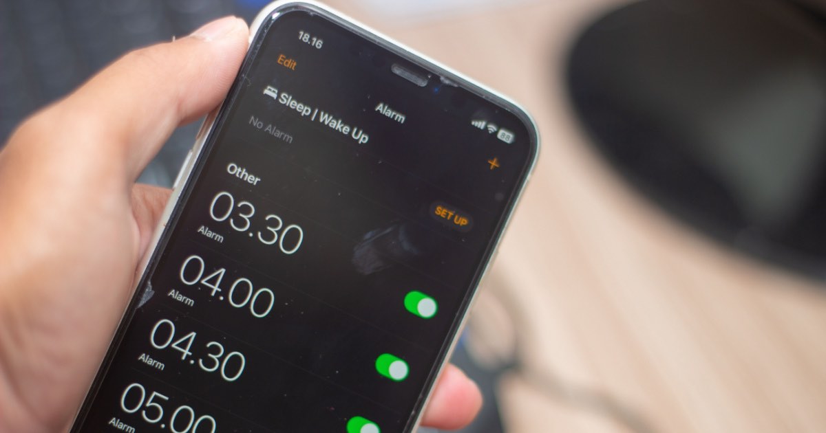 how-to-set-the-alarm-on-iphone-13