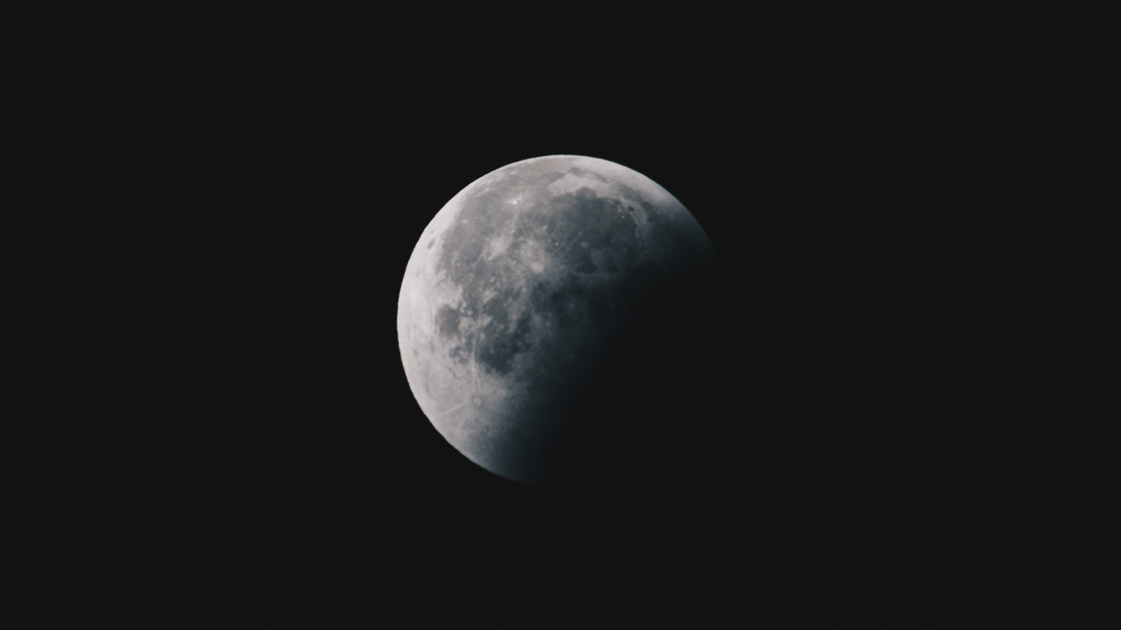 how-to-take-good-moon-pictures-with-iphone-13-pro