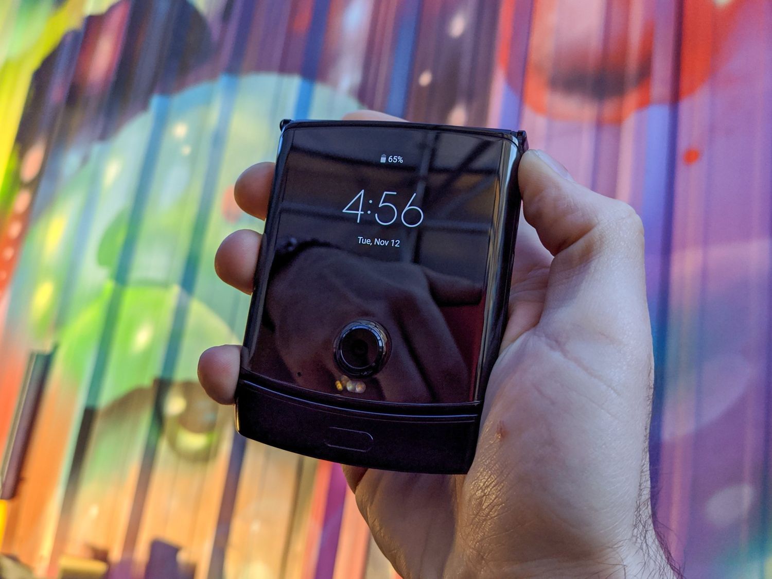 how-to-take-pictures-with-the-motorola-razr-phone