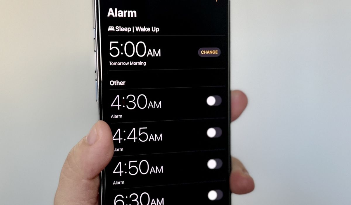 how-to-tell-if-alarm-is-set-on-iphone-14