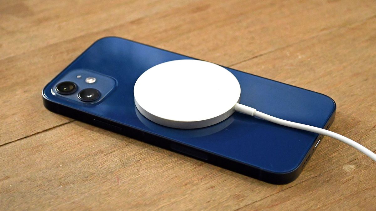 how-to-turn-on-iphone-13-wireless-charging