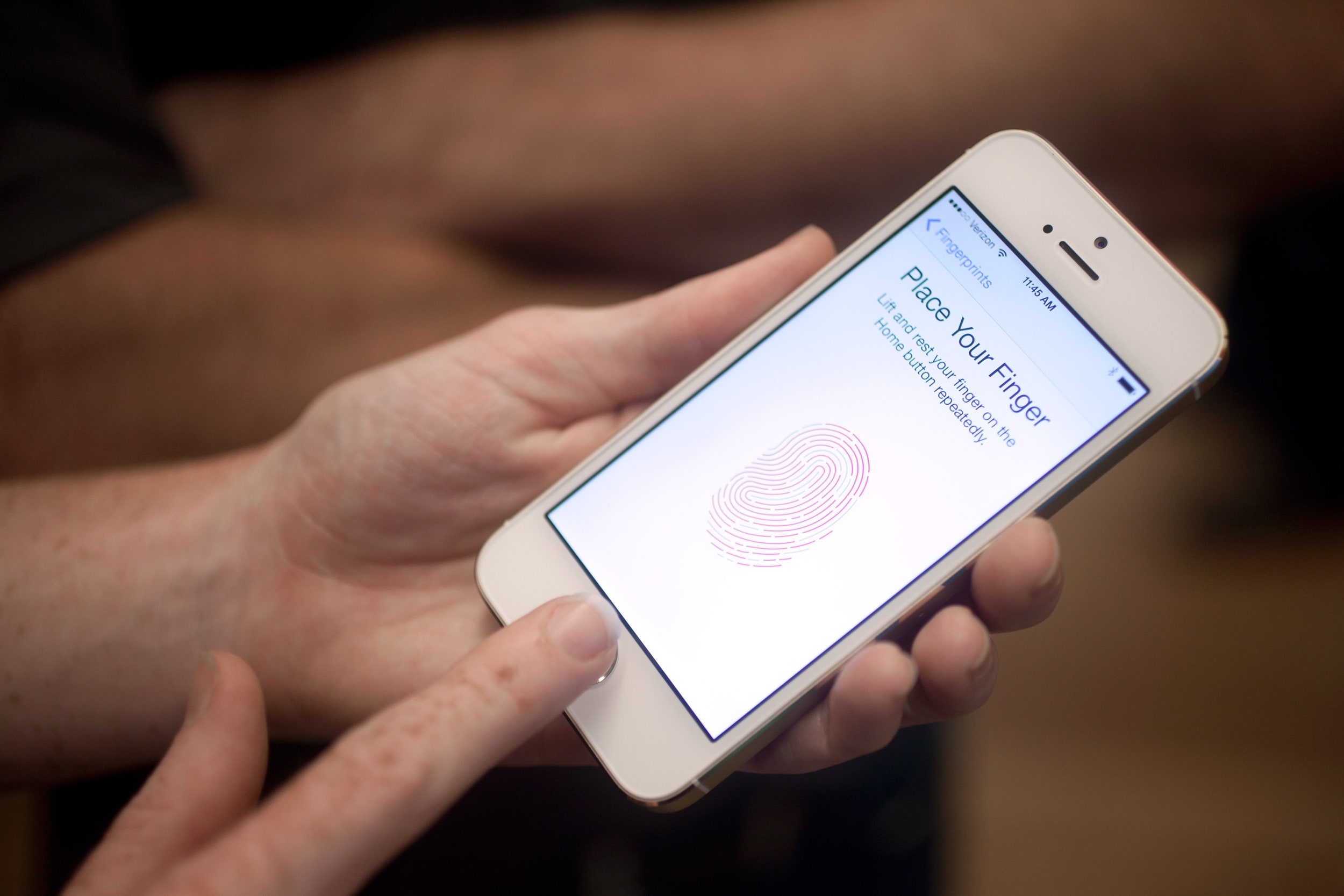 iphone-5s-to-include-touch-id-fingerprint-sensor