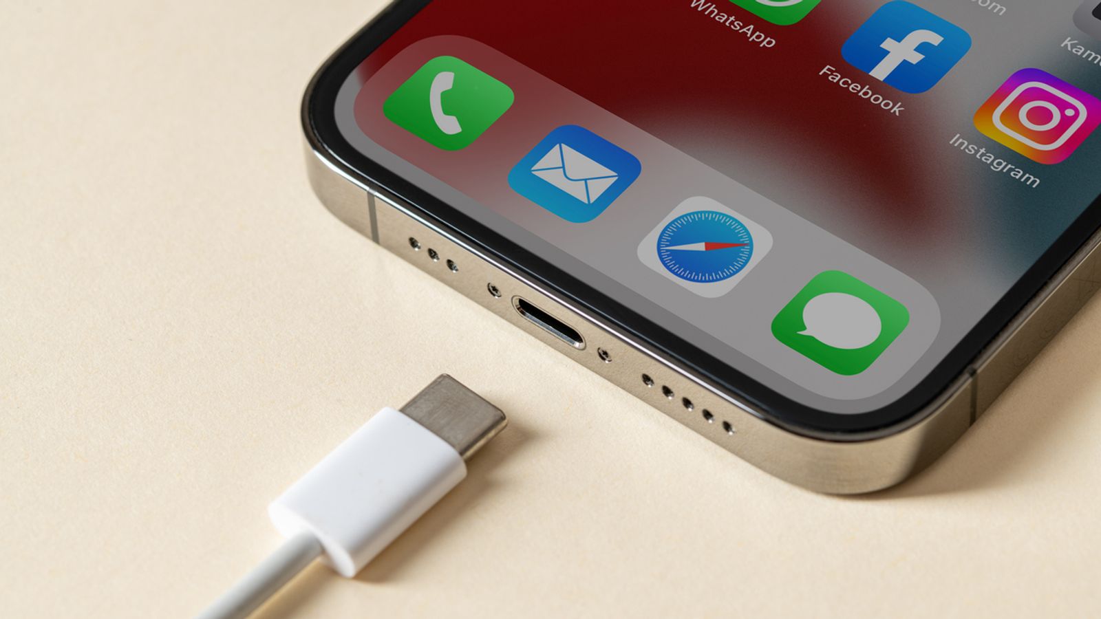 what-charger-to-use-for-iphone-13