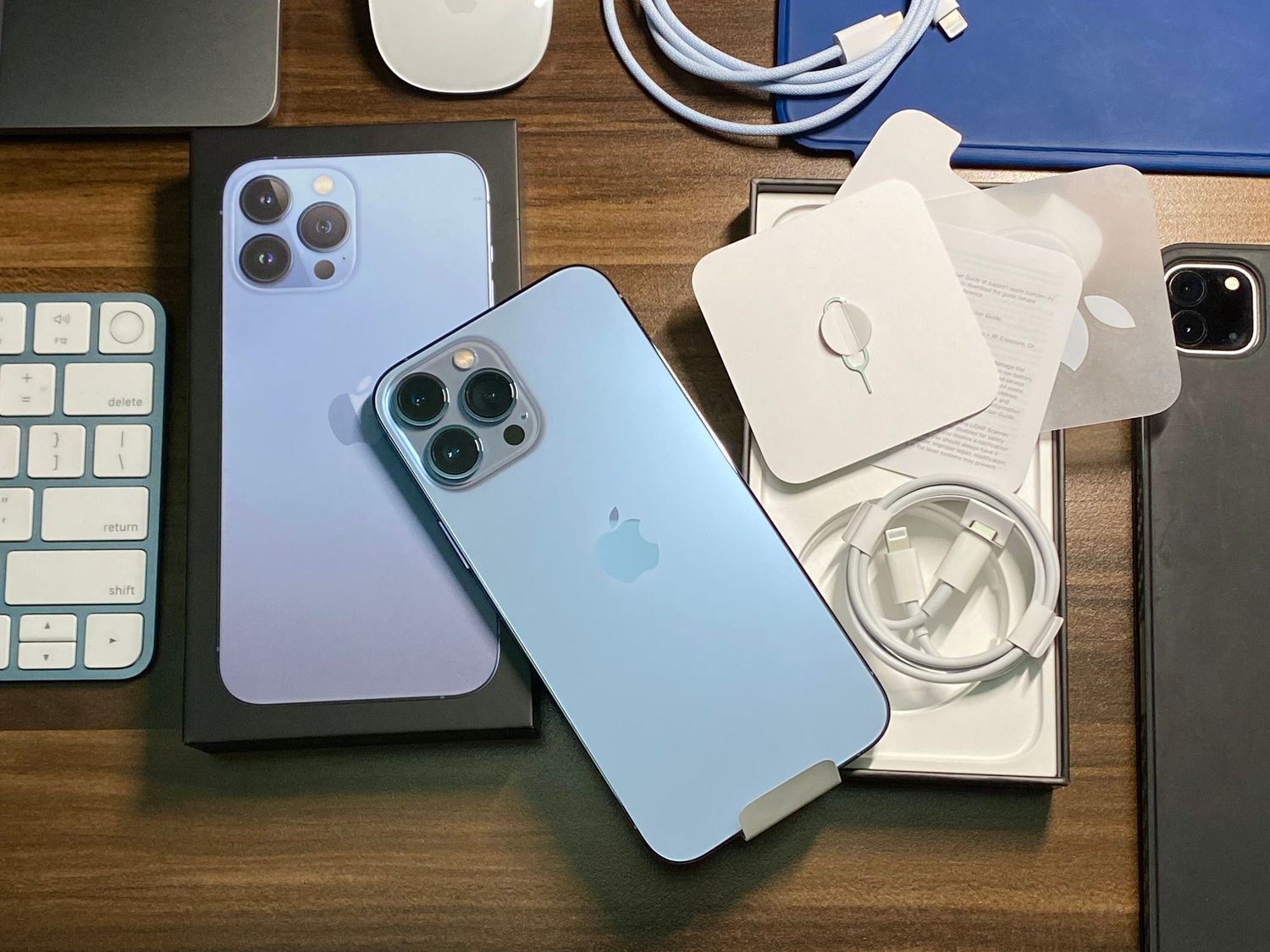 what-comes-in-iphone-13-pro-box