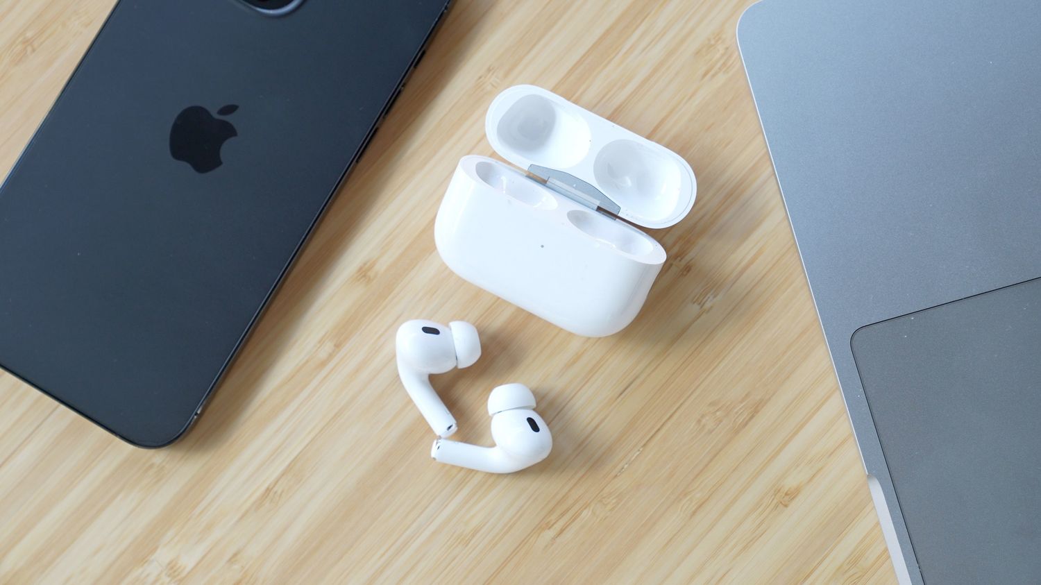 which-airpods-work-with-iphone-13