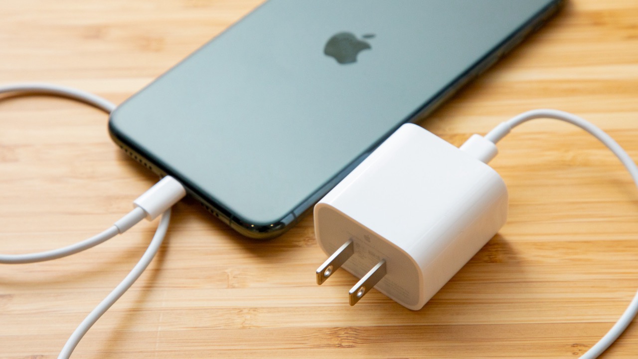 how-to-charge-an-iphone-12