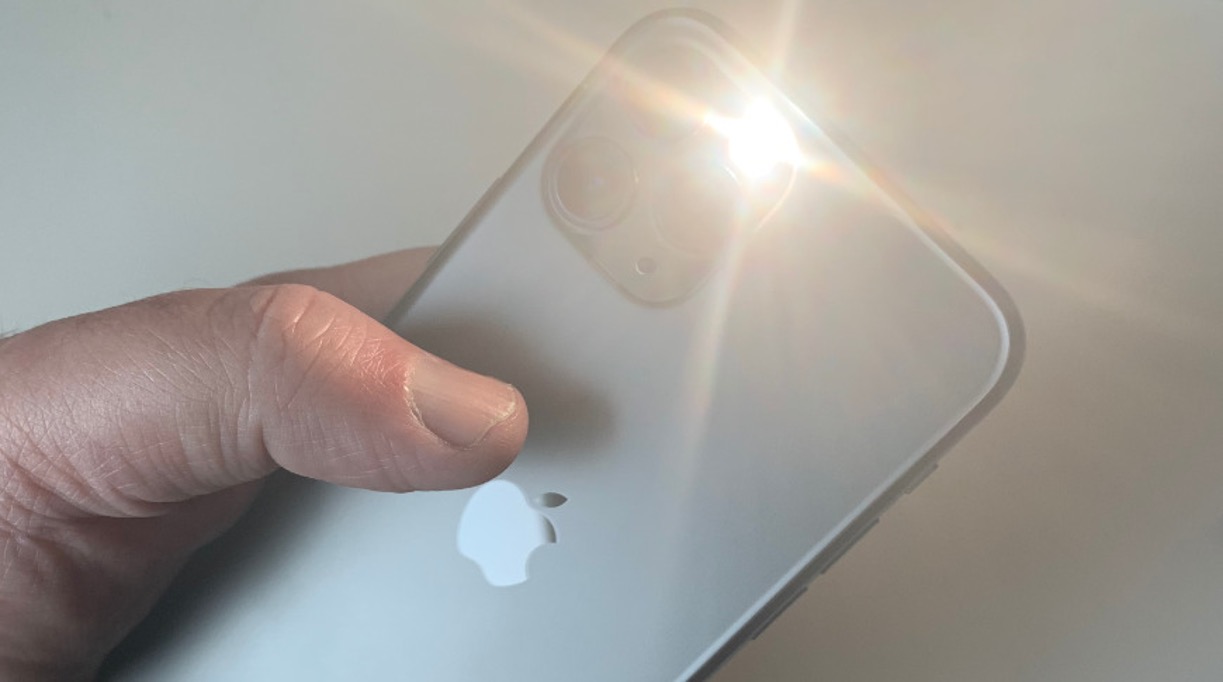 how-to-get-flashlight-on-iphone-12