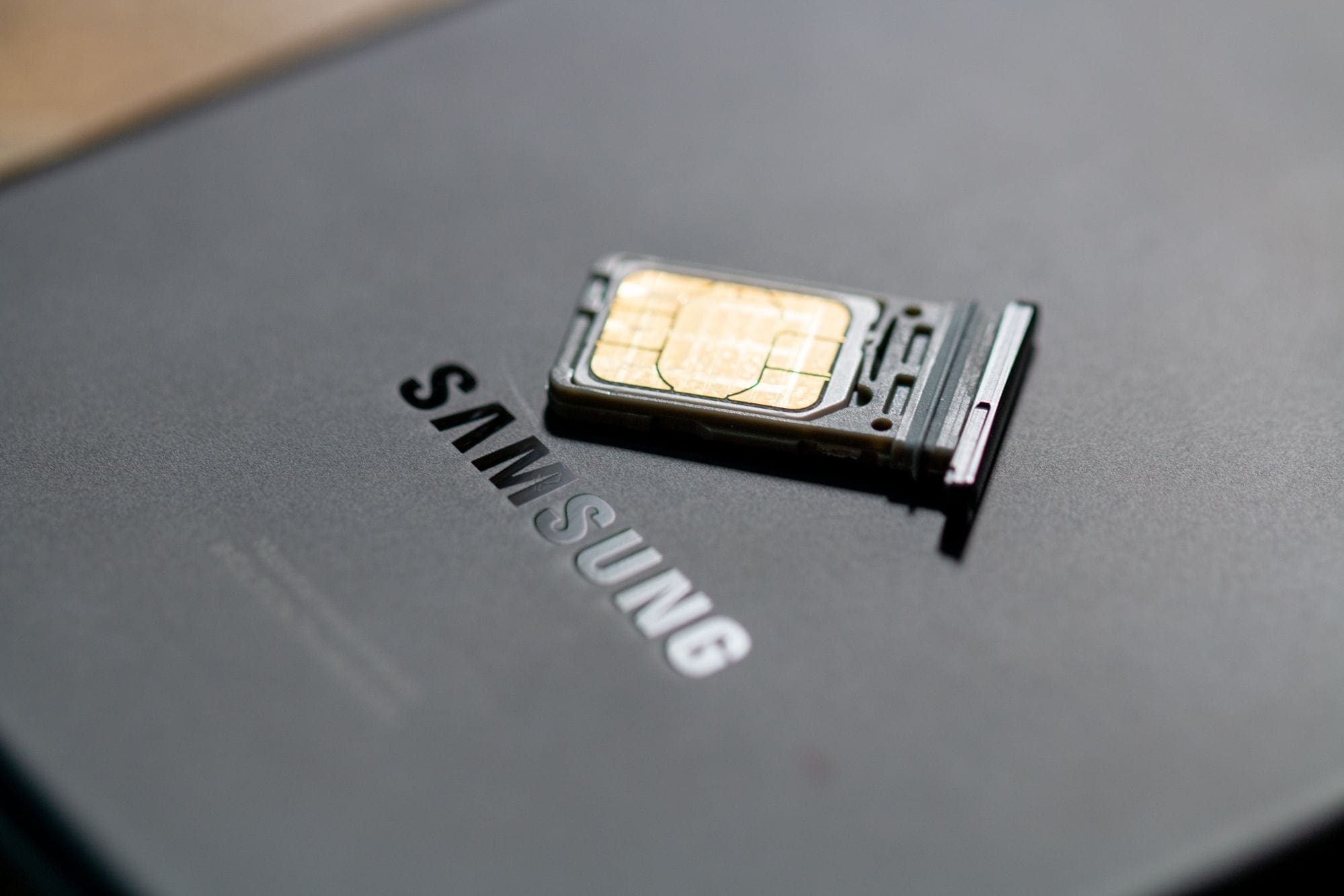 how-to-insert-sim-card-in-galaxy-s21