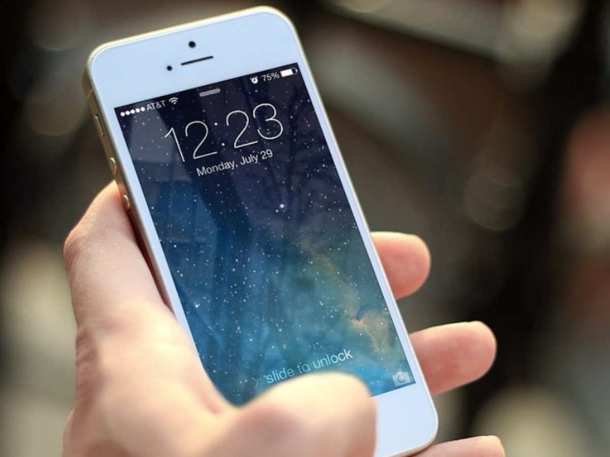 how-to-move-clock-on-iphone-10-lock-screen