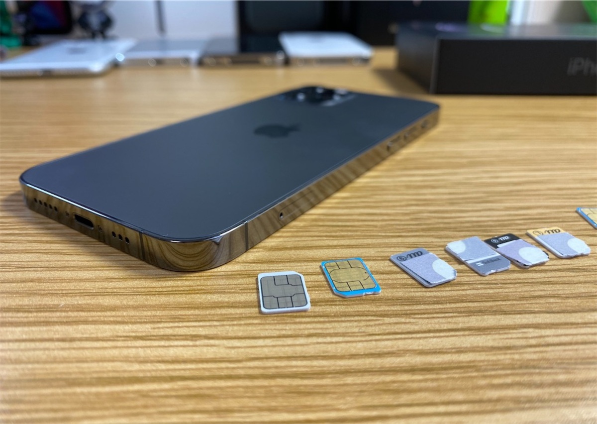 how-to-put-in-sim-card-on-iphone-12