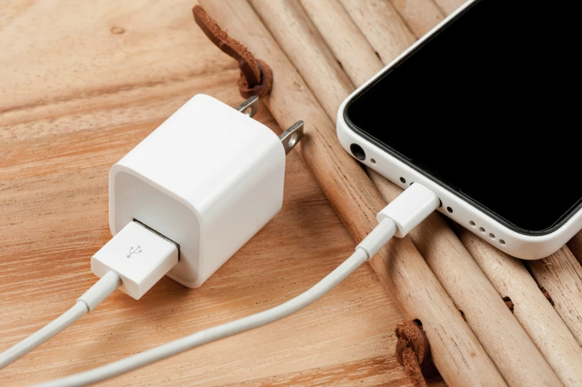what-charging-cable-does-iphone-12-use
