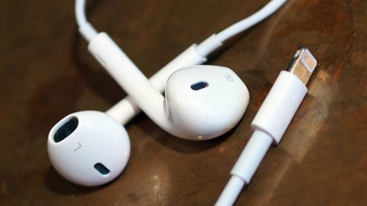 Can i use online earbuds with iphone 11