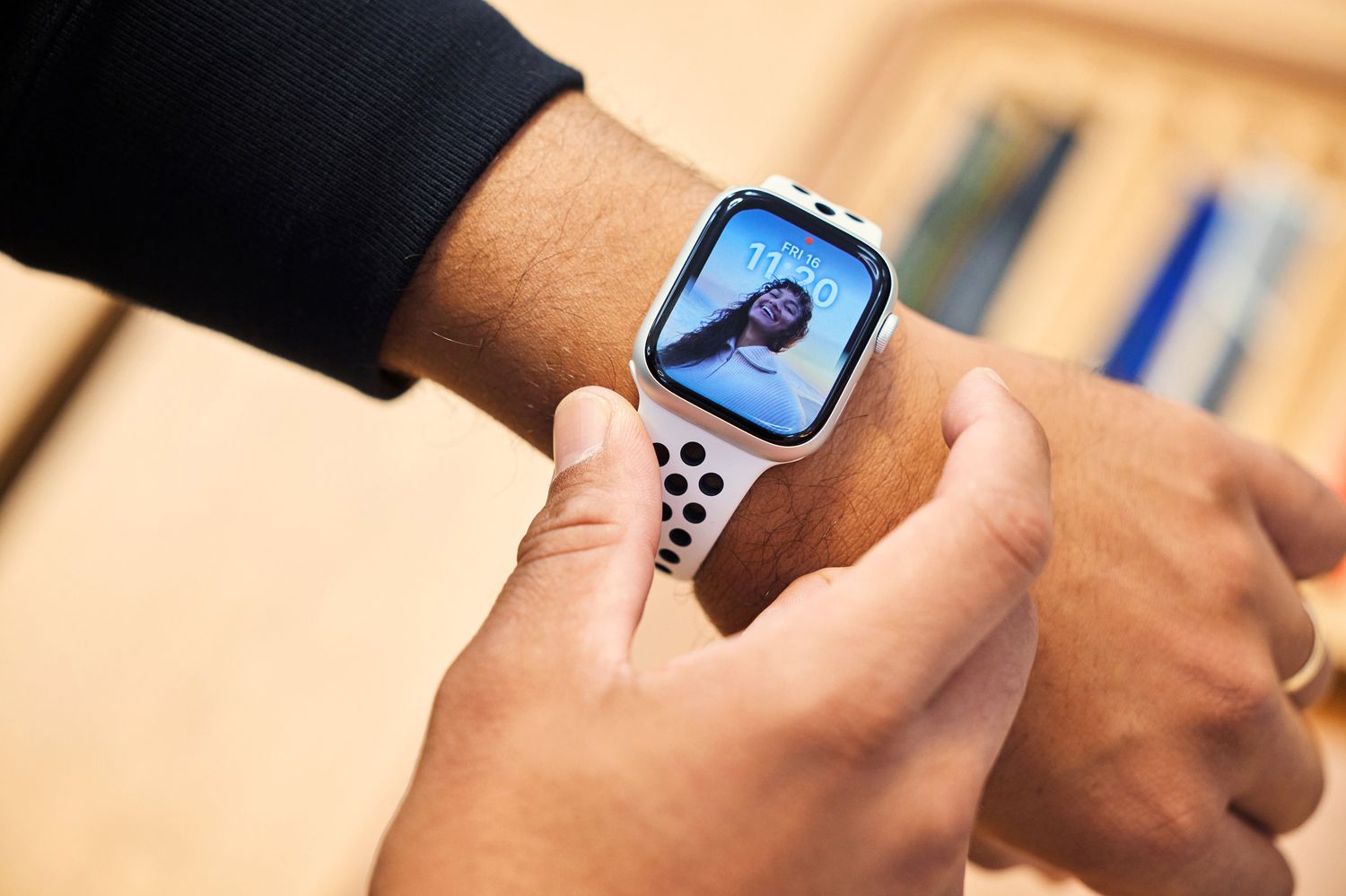 which-apple-watch-works-with-iphone-14